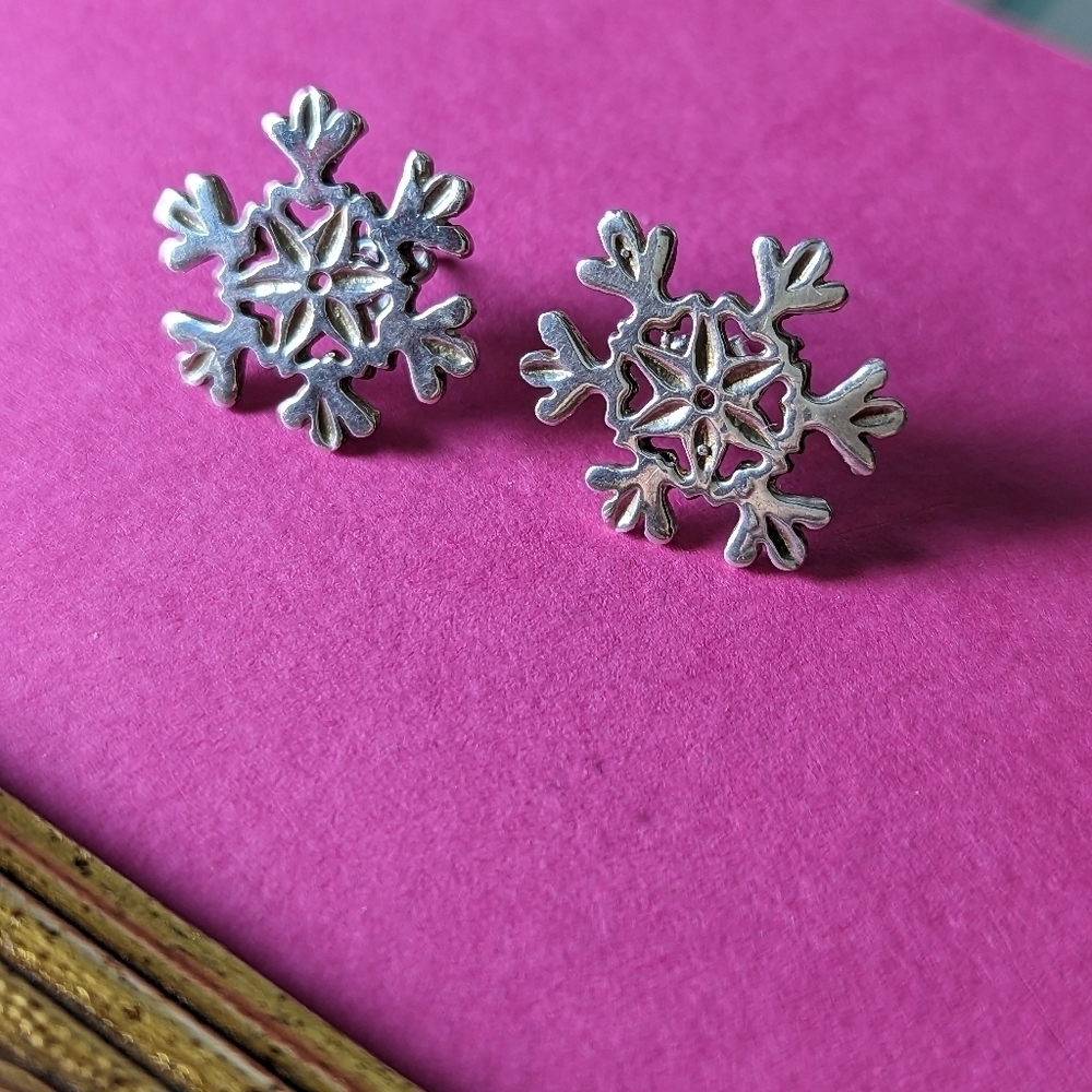 ❄️ Sterling Silver Snow flake earrings post backs 3/4" pretty snow season